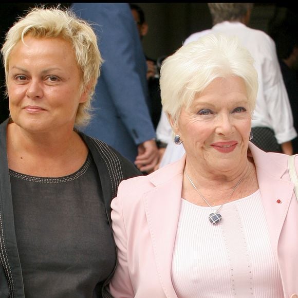 Archive - LINE RENAUD & MURIEL ROBIN. Mariage de MIMIE MATHY et BENOIST GERARD en la mairie de Neuilly Sur Seine. © Guillaume Gaffiot / Bestimage