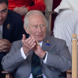 Encore une occasion manquée pour le père et le fils ! 

Le roi Charles III assiste au Royal Windsor Horse Show qui s'est tenu dans le parc du château de Windsor, le 17 mai 2025.

Photo : Goff Inf / Bestimage