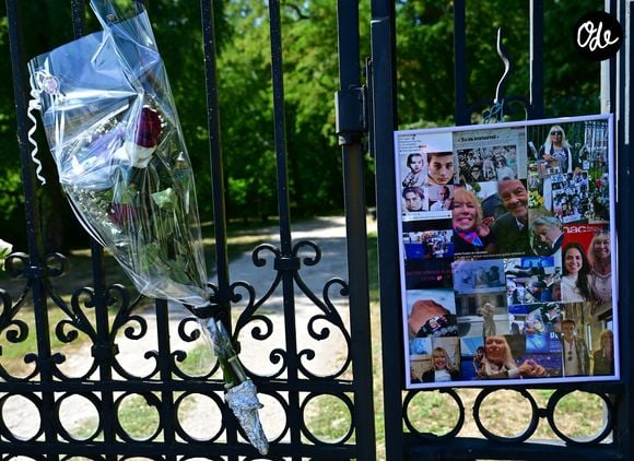 Exclusif - Un an jour pour jour après le décès d'Alain Delon, son fils Anthony (avec Loubo, le berger belge de son père) lui a rendu hommage au domaine familial de Douchy dans le Loiret, France, le 18 août 2025.  © Christian Liewig/Bestimage