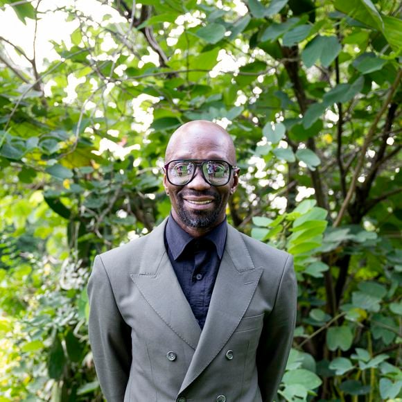 "Depuis ses années de championnat avec le Real Madrid jusqu’au Chelsea FC et au PSG, Claude continue d’inspirer des générations dans le monde du sport et au-delà", peut-on lire. "De sa remarquable carrière de joueur et d’entraîneur à son influence continue en tant que modèle mondial, il incarne l’excellence et l’intégrité". 

Exclusif - Claude Makelele - Les célébrités à leur hôtel avant le match de gala pour la paix aux enfants déplacés internes, victimes des conflits armés de la RDC opposant le Variétés Club de France (VCF) contre le Congo AllStar au stade des Martyrs à Kinshasa, République Démocratique du Congo, le 3 décembre 2024. © Pierre Perusseau/Bestimage