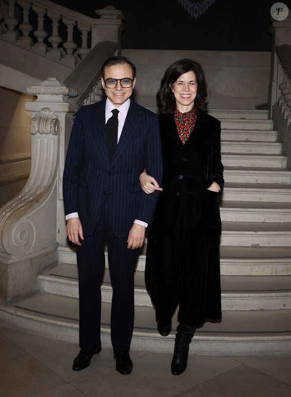 Pour leur intérieur, les tourtereaux ont jeté leur dévolu sur du mobilier d'exception.

Bertrand Burgalat et Vanessa Seward - Ouverture de l'exposition "Sculpter les sens" d'Iris van Herpen au Musée des Arts Décoratifs de Paris le 28 novembre 2023. © Denis Guignebourg/Bestimage