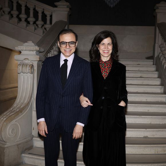 Pour leur intérieur, les tourtereaux ont jeté leur dévolu sur du mobilier d'exception.

Bertrand Burgalat et Vanessa Seward - Ouverture de l'exposition "Sculpter les sens" d'Iris van Herpen au Musée des Arts Décoratifs de Paris le 28 novembre 2023. © Denis Guignebourg/Bestimage