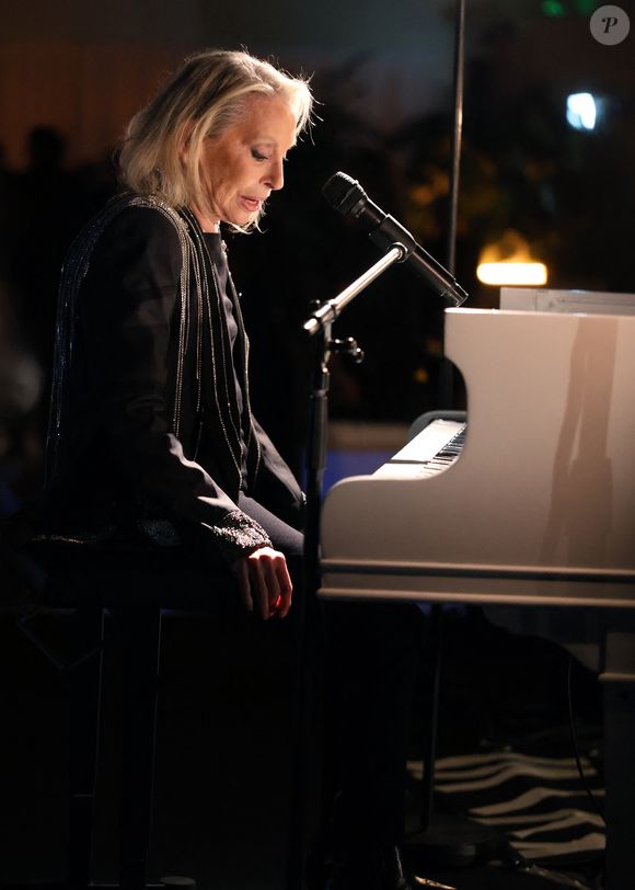 Exclusif - Veronique Sanson en Show Case lors de la soirée anniversaire des 25 ans de la Terrasse de Albane pendant le 79ème Festival International du Film de Cannes, France, le 15 mai 2026. © Denis Guignebourg/Bestimage