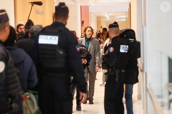 Adèle Haenel arrive au tribunal - Le réalisateur Christophe Ruggia, poursuivi pour agressions sexuelles envers la comédienne Adèle Haenel, condamné à deux de prison ferme avec port de bracelet électronique va faire appel de la décision, au tribunal judiciaire de Paris, France, le 3 février 2025. © Christophe Clovis/Bestimage
