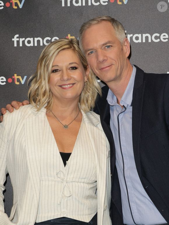 Info - Flavie Flament et Julien Arnaud remplacés par M. Lauqué et D. Thévenot dans "Télématin" - Flavie Flament, Julien Arnaud - Photocall à l'occasion des 40 ans de l'émission "Télématin" au siège de France Télévisions à Paris le 6 février 2025. Rendez-vous quotidien de partage, de proximité, d'information et de convivialité, Télématin accompagne les Français chaque matin depuis 40 ans. En rassemblant toutes les générations autour de cette matinale, l'émission a su rester un pilier de la télévision française. © Coadic Guirec/Bestimage