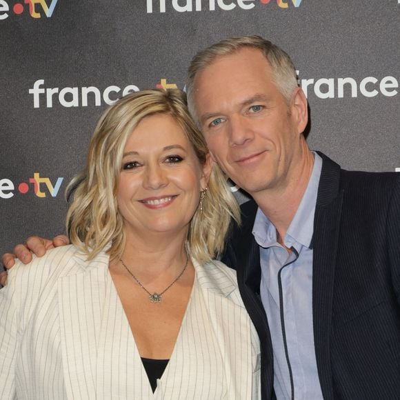 Info - Flavie Flament et Julien Arnaud remplacés par M. Lauqué et D. Thévenot dans "Télématin" - Flavie Flament, Julien Arnaud - Photocall à l'occasion des 40 ans de l'émission "Télématin" au siège de France Télévisions à Paris le 6 février 2025. Rendez-vous quotidien de partage, de proximité, d'information et de convivialité, Télématin accompagne les Français chaque matin depuis 40 ans. En rassemblant toutes les générations autour de cette matinale, l'émission a su rester un pilier de la télévision française. © Coadic Guirec/Bestimage