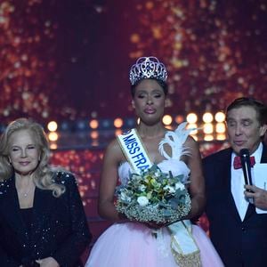 En effet, Angélique Angarni-Filopon n'est arrivée que seconde dans le classement des Miss préférées du public

Miss France 2025, sur TF1           Crédits : Pierre Billard/sipa press via Bestimage