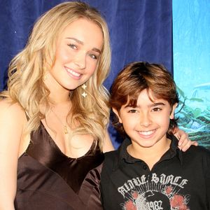 Son visage ne vous était sûrement pas inconnu puisqu'il avait brillé dans le film Nickelodeon The Last Day of Summer et fait des apparitions remarquées dans la série culte The Walking Dead.

3 February 2007 - Hollywood, California. Hayden Panettiere and brother Jansen Panettiere. ''Bridge to Terabithia'' Los Angeles Premiere at the El Capitan Theatre. (Credit Image: © Byron Purvis/AdMedia via ZUMA Press Wire)