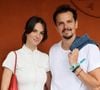 Quelques mois seulement après avoir accueilli leur premier enfant, le chef star Juan Arbelaez et sa compagne, l'architecte Cassandre Verdier, ont décidé de s'octroyer des vacances bien méritées.

Juan Arbeláez et sa compagne Cassandre Verdier au village lors des Internationaux de France de Tennis de Roland Garros (Jour 7), à Paris.
© Dominique Jacovides / Bestimage