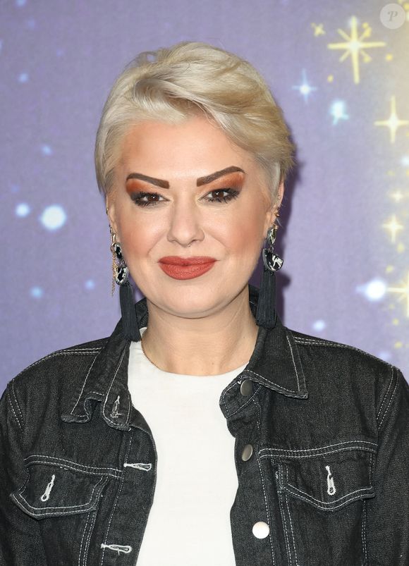 Dans un long texte en anglais, elle lui rend hommage, évoquant leurs souvenirs partagés et leur complicité.

Katrina Patchett - Première du film Disney "Wish, Asha et la bonne étoile" au Grand Rex à Paris le 13 novembre 2023. 

© Coadic Guirec / Bestimage
