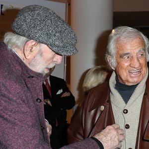 Jean-Pierre Marielle et Jean-Paul Belmondo lors du photocall du 12ème Gala 2017 de l'Association pour la Recherche sur Alzheimer à la salle Pleyel dans le 8ème arrondissement, à Paris, France le 30 janvier 2017. © Cyril Moreau/Bestimage
