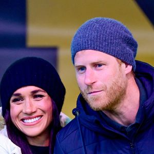 Si Archie et Lilibet sont toujours classés dans l'ordre de succession au trône, ils sont devenus de vrais petits Américains ! 

Meghan Markle et le prince Harry aux Invictus Games à Vancouver, au Canada, le 20 février 2025. Backgrid USA / Bestimage