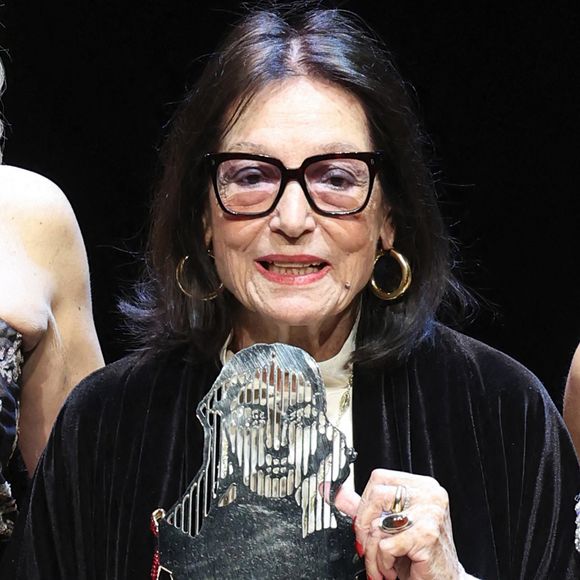 Nana Mouskouri avec son prix de la meilleure chanteuse au monde - Cérémonie des « Maria Callas » Awards à l'Opéra de Monte-Carlo avec I.Efthimiou, Présidente & Fondatrice du Monaco Gala & Awards. © Claudia Albuquerque / Bestimage