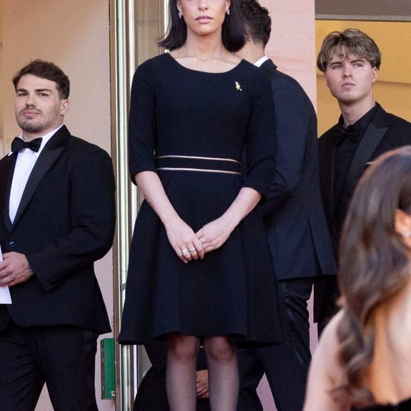 Antoine Dupont et sa compagne Iris Mittenaere - Antoine Dupont et sa compagne Iris Mittenaere se retrouvent sur les marches  du film « Dossier 137 » lors du 78ème Festival International du Film de Cannes le 15 mai 2025.

© Jacovides / Moreau / Bestimage