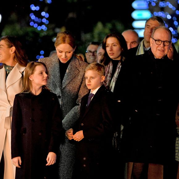 Le prince Albert II de Monaco, sa femme la princesse Charlene de Monaco, leurs enfants le prince héréditaire Jacques, marquis des Baux, la princesse Gabriella, comtesse de Carladès, sont au Quai Antoine 1er au port Hercule pour le traditionel embrasement de la barque. © Bruno Bebert / Bestimage