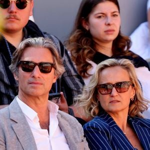 Laurent Solly (président de Facebook France) et sa femme Caroline Roux - Célébrités dans les tribunes des Internationaux de France de tennis de Roland Garros 2024 à Paris le 7 juin 2024.  © Jacovides-Moreau/Bestimage