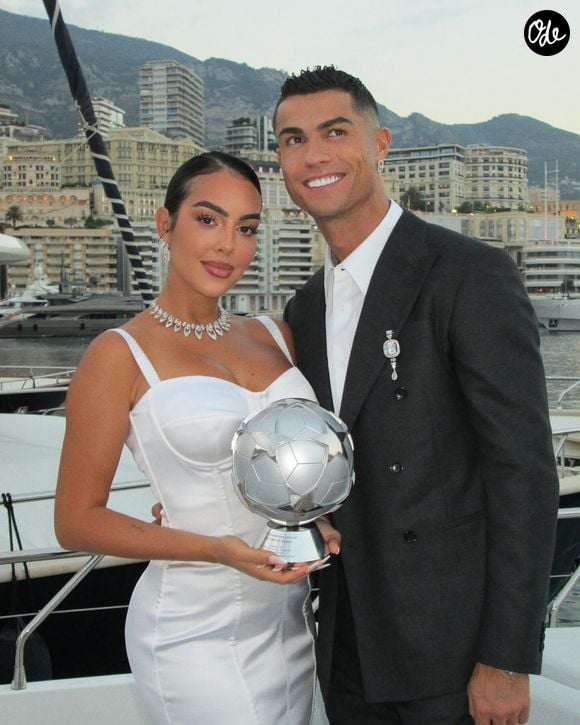 Ronaldo et sa famille avaient rapidement quitté cette maison pour une autre propriété du Cheshire, notamment pour des raisons liées à la sécurité et à l’intimité.

Cristiano Ronaldo et Georgina Rodriguez, Instagram