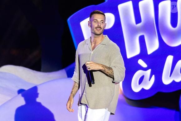 En effet, en story Instagram, le chanteur a fait savoir qu'un accident s'était produit...

Exclusif - M. Pokora, arborant un nouveau look, une moustache et une nouvelle coupe, pour le tournage d'un film cet été dont l'action va se dérouler dans les années 40 - Enregistrement de l'émission "L'humour à la plage" pour la 2eme édition du festival de Juan les Pins à la pinède Gould le 27 juin 2025. © Bruno Bebert / Bestimage