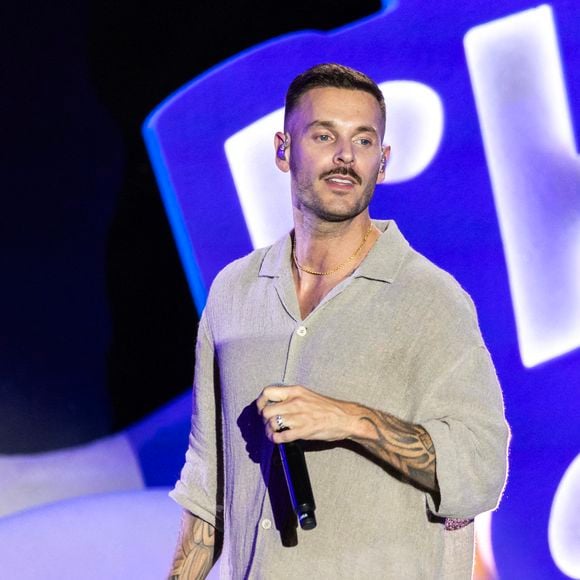 En effet, en story Instagram, le chanteur a fait savoir qu'un accident s'était produit...

Exclusif - M. Pokora, arborant un nouveau look, une moustache et une nouvelle coupe, pour le tournage d'un film cet été dont l'action va se dérouler dans les années 40 - Enregistrement de l'émission "L'humour à la plage" pour la 2eme édition du festival de Juan les Pins à la pinède Gould le 27 juin 2025. © Bruno Bebert / Bestimage