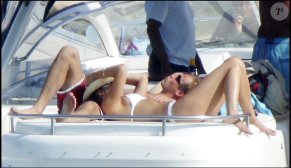 Avant d'ajouter : "Kate voudra être en plein air pour profiter de la nature autant que possible - peut-être pour profiter de quelques rayons de soleil, dont elle a dit avoir rêvé pendant son traitement de chimiothérapie".

Le Prince William et Kate Middleton fêtent leur 10 ans de mariage, le 29 avril 2021.

Photo : Big Pictures / Bestimage