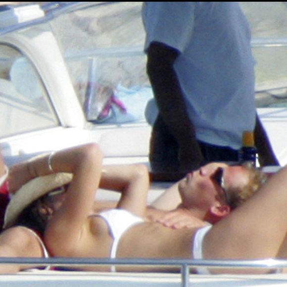 Avant d'ajouter : "Kate voudra être en plein air pour profiter de la nature autant que possible - peut-être pour profiter de quelques rayons de soleil, dont elle a dit avoir rêvé pendant son traitement de chimiothérapie".

Le Prince William et Kate Middleton fêtent leur 10 ans de mariage, le 29 avril 2021.

Photo : Big Pictures / Bestimage