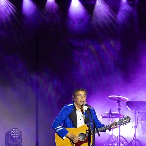 Laurent Voulzy en concert sur la scène du théâtre de Verdure lors du 41ème Festival de Ramatuelle, le 9 août 2025. 
© Cyril Bruneau / Bestimage