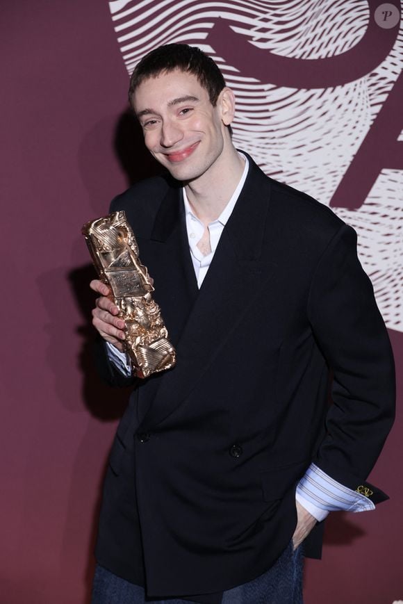 Théodore Pellerin (Meilleur espoir masculin pour le film Nino) au photocall du dîner de la 51ème cérémonie des César au Fouquet's à Paris, France, le 27 février 2026. © Denis Guignebourg/Bestimage