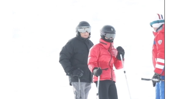 Laeticia Hallyday et Serge Varsano profitent d'un séjour à Courchevel.
