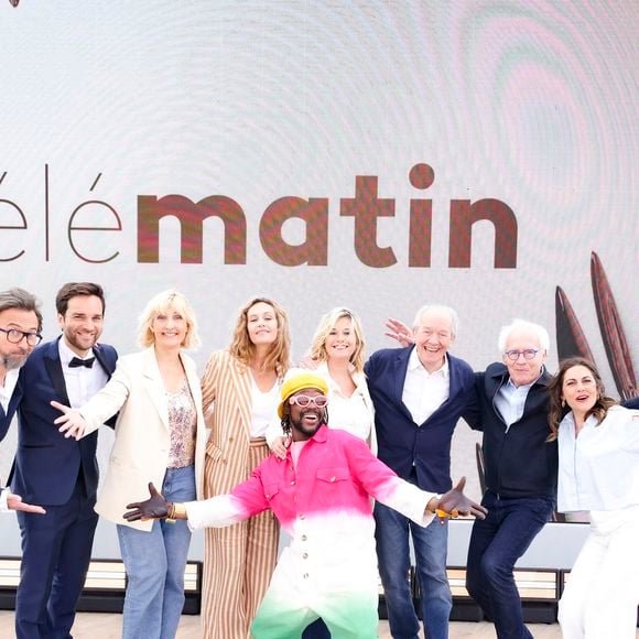 Exclusif - Flavie Flament, Charlotte Lipinska, Alex Jaffray, Samuel Ollivier, Camille Dahan, Cécile de France, les Frères Dardenne (Luc et Jean-Pierre Dardenne) et Femi the Scorpion sur le plateau de l'émission Télématin en marge du 78ème Festival International du Film de Cannes, France, le 22 mai 2025. © Jack Tribeca/Bestimage