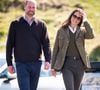 Le prince et la princesse de Galles sont sur l'île de Mull
Le prince William et Kate Middleton, connus sous le nom de duc et duchesse de Rothesay lorsqu'ils sont en Écosse, rencontrent les responsables du service public de ferry ainsi que les membres de la communauté qui l'utilisent avant de prendre le ferry pour traverser l'eau jusqu'à l'île d'Iona, le dernier jour de la visite royale sur l'île de Mull, au Royaume-Uni, le 30 avril 2025. Photo par PA Photos/ABACAPRESS.COM