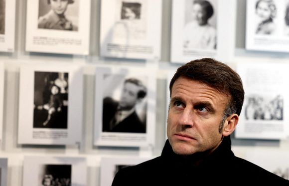 Le président Emmanuel Macron et sa femme Brigitte Macron ont visité le pavillon français. Commémorations du 80ème anniversaire de la libération du camp de concentration et d'extermination nazi d'Auschwitz-Birkenau par l'Armée rouge à Oswiecim en Pologne le 27 janvier 2025.

© Dominique Jacovides / Bestimage