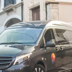 Exclusif - Roland Giraud, fatigué et malade, n'a pas assisté aux obsèques de sa femme Maaïke Jansen au temple protestant de Sens puis au cimetière de La Postolle le 30 janvier 2025. Elle a rejoint sa fille Géraldine dans le caveau familial. ©Agence / Bestimage