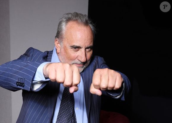 Antoine Duléry lors de la soirée d' ouverture de la 16ème édition de l'évènement caritatif "Glisse en coeur" au Grand Bornand le 21 mars 2025. © Denis Guignebourg/Bestimage