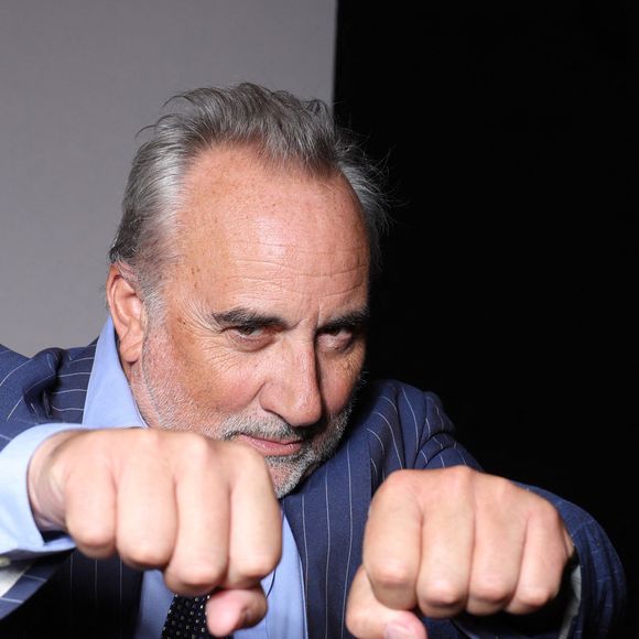 Antoine Duléry lors de la soirée d' ouverture de la 16ème édition de l'évènement caritatif "Glisse en coeur" au Grand Bornand le 21 mars 2025. © Denis Guignebourg/Bestimage