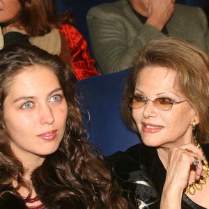 Rome, 22 novembre 2004 Ouverture du Festival du film de Rome avec une soirée dédiée à la mémoire de Marcello Mastroianni Claudia Cardinale en compagnie de sa fille Claudia Squitieri. Photo : IPA/ABACAPRESS.COM