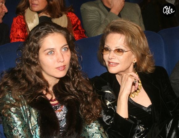 Rome, 22 novembre 2004 Ouverture du Festival du film de Rome avec une soirée dédiée à la mémoire de Marcello Mastroianni Claudia Cardinale en compagnie de sa fille Claudia Squitieri. Photo : IPA/ABACAPRESS.COM