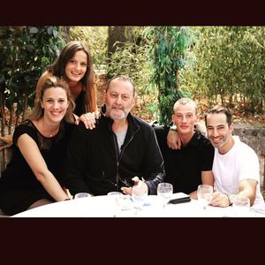 Jean Reno et quatre de ses enfants, Sandra, Serena, Tom et Michaël. ©Instagram