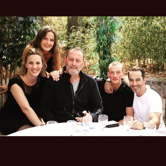 Jean Reno et quatre de ses enfants, Sandra, Serena, Tom et Michaël. ©Instagram