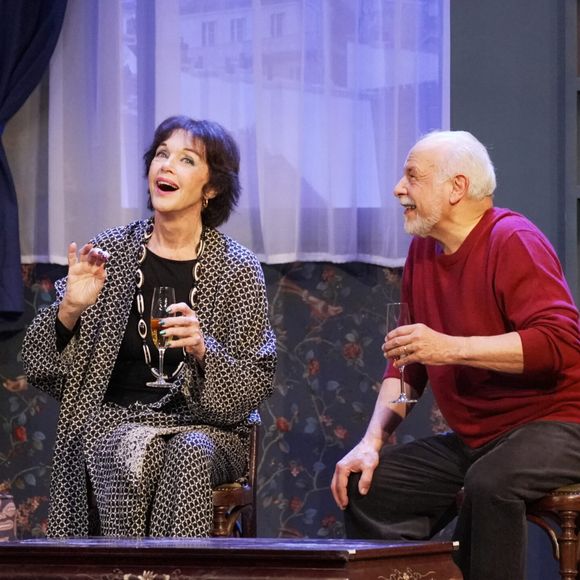 Anny Duperey et Francis Perrin sur la scène du Théâtre de Paris pour "Le Duplex". © Lorène Carpentier