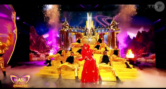 Son nom est connu dans le monde entier

L'Impératrice dans "Mask Singer", capture d'écran TF1