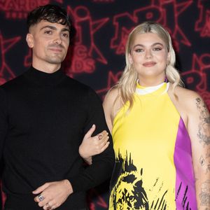 Louane et son compagnon, Florian Rossi assistent aux 22e NRJ Music Awards, le 20 novembre 2021 à Cannes, France. Photo par David Niviere/ABACAPRESS.COM