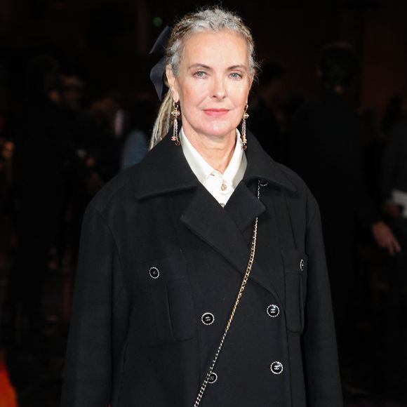 Elle changé de tête pour un nouveau rôle

Carole Bouquet - Célébrités au Défilé Chanel, Collections Prêt-à-porter Printemps / Eté 2026, dans le cadre de la Fashion Week de Paris. Au Grand Palais à Paris, France, le 06 Octobre 2025. 

© Bertrand Rindoff / Bestimage