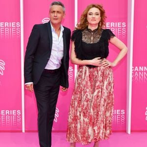 Jean-Michel Tinivelli et Marine Delterme de la série Alice Nevers au photocall du deuxième jour de la 2ème édition du "Canneseries" au palais des Festivals à Cannes, France, le 6 avril 2019. © Bruno Bébert/Bestimage