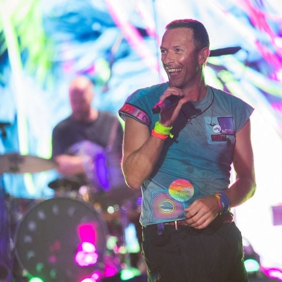 Glastonbury, ROYAUME-UNI – Coldplay se produit sur la scène Pyramid lors du festival de Glastonbury 2024 ! Le groupe a été rejoint sur scène par Victoria Canal. Backgrid UK/ Bestimage

Sur la photo : Coldplay – Chris Martin