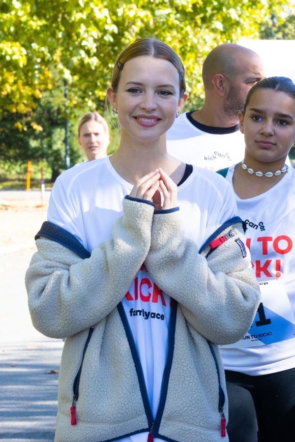 Exclusif - La chanteuse Angèle, marraine de la fondation KickCancer, participe à la course " RUN TO KICK family race", afin de lutter contre le cancer de tous les enfants.Belgique, Bruxelles, le 25 septembre 2022.
ALAIN ROLLAND/ IMAGEBUZZ/ BESTIMAGE