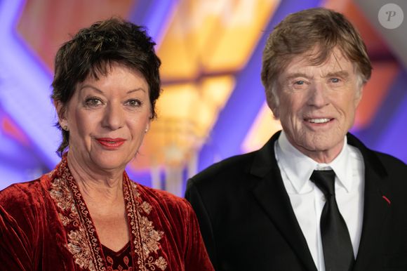 Légende du cinéma laisse un vide immense.

Robert Redford  et sa femme Sibylle Szaggars - R.Redford reçoit le prix d'honneur récompensant l'ensemble de sa carrière au 18ème Festival International du Film de Marrakech le 06 décembre 2019. © 

©Romual Maigneux / Bestimage