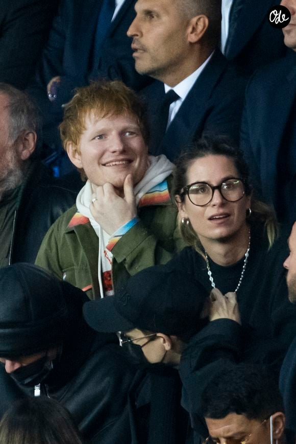 Ed Sheeran et sa femme Cherry Seaborn - People assistent à la victoire du PSG (2) face à Manchester City (0) lors de la deuxième journée de la Ligue des champions au Parc des Princes à Paris le 28 septembre 2021. © Cyril Moreau/Bestimage