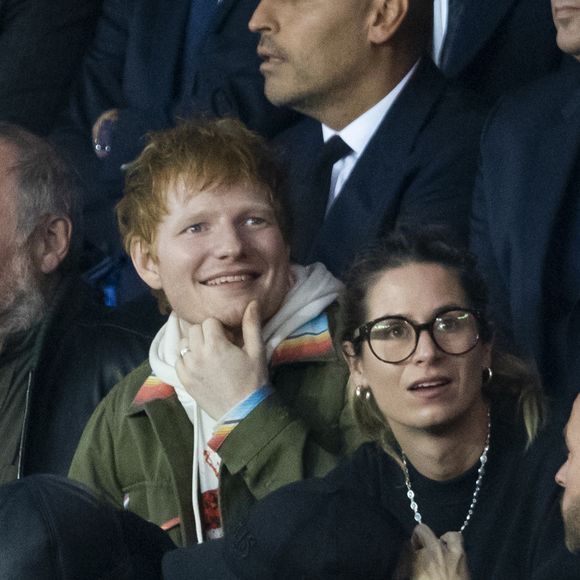 Ed Sheeran et sa femme Cherry Seaborn - People assistent à la victoire du PSG (2) face à Manchester City (0) lors de la deuxième journée de la Ligue des champions au Parc des Princes à Paris le 28 septembre 2021. © Cyril Moreau/Bestimage