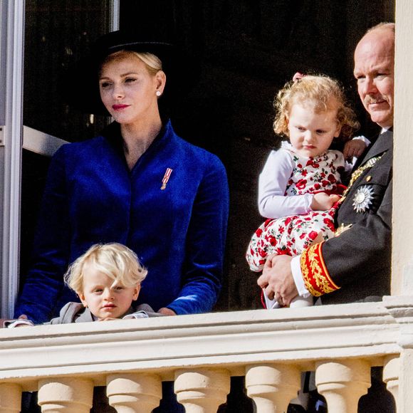 La princesse Charlène et le prince Albert II de Monaco avec leurs enfants, le prince Jacques et la princesse Gabriella, sur le balcon du Palais Princier, après les célébrations de la fête nationale de Monaco, à Monaco, le 19 novembre 2017. Photo by Robin Utrecht/ABACAPRESS.COM