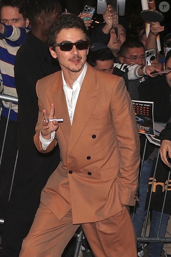 Timothée Chalamet arrive à la séance de questions-réponses "Marty Supreme" à l'Aero Theatre de Santa Monica. Backgrid USA / Bestimage
